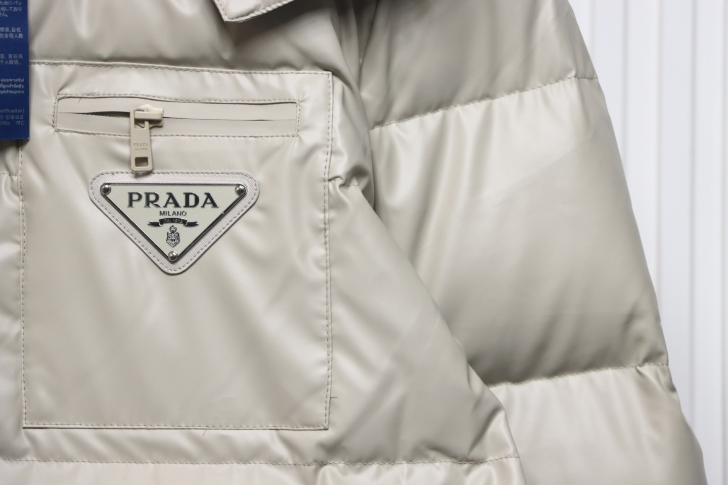 EM Sneakers Prada 21fw Classic Triangle Logo Detachable Down Jacket White