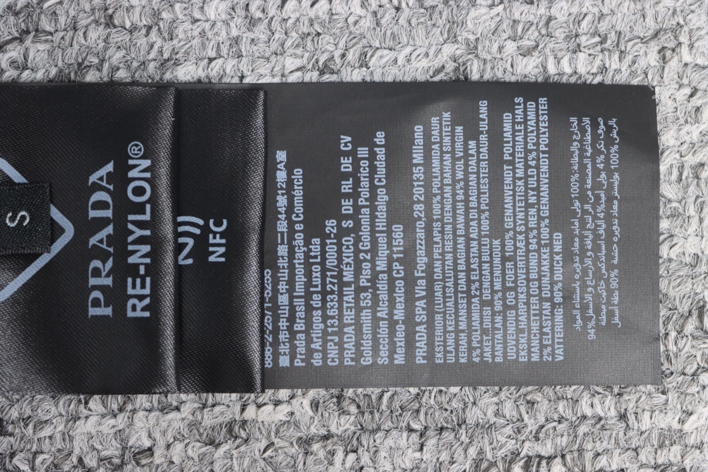 EM Sneakers Prada 23FW Corduroy Down Jacket Black