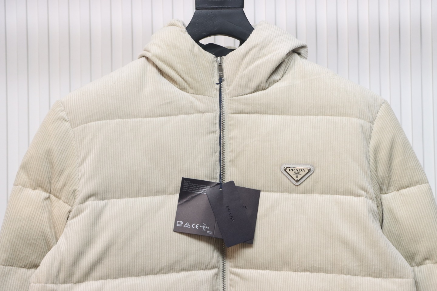 EM Sneakers Prada 23FW Corduroy Down Jacket White