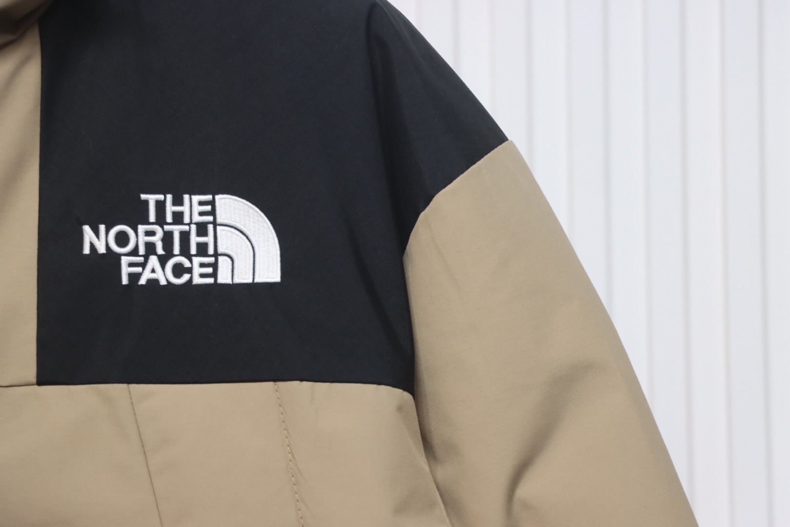 EM Sneakers The North Face 1990 Down Jacket Khaki Black