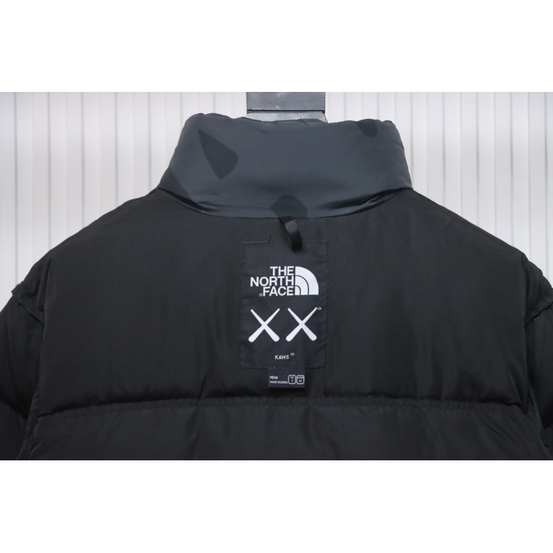 EM Sneakers The North Face x Kaws Joint 𝟏𝟗𝟗𝟔  American Version Down Jacket Black