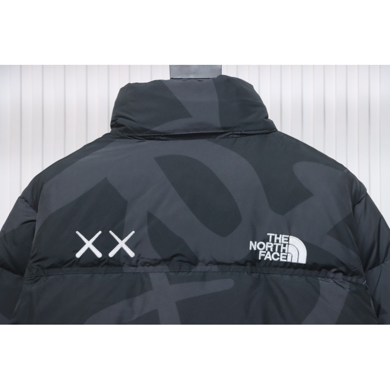 EM Sneakers The North Face x Kaws Joint 𝟏𝟗𝟗𝟔  American Version Down Jacket Black