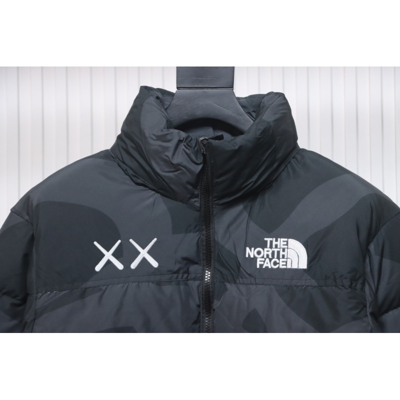 EM Sneakers The North Face x Kaws Joint 𝟏𝟗𝟗𝟔  American Version Down Jacket Black