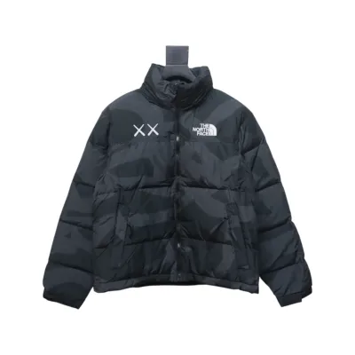 EM Sneakers The North Face x Kaws Joint 𝟏𝟗𝟗𝟔  American Version Down Jacket Black 01
