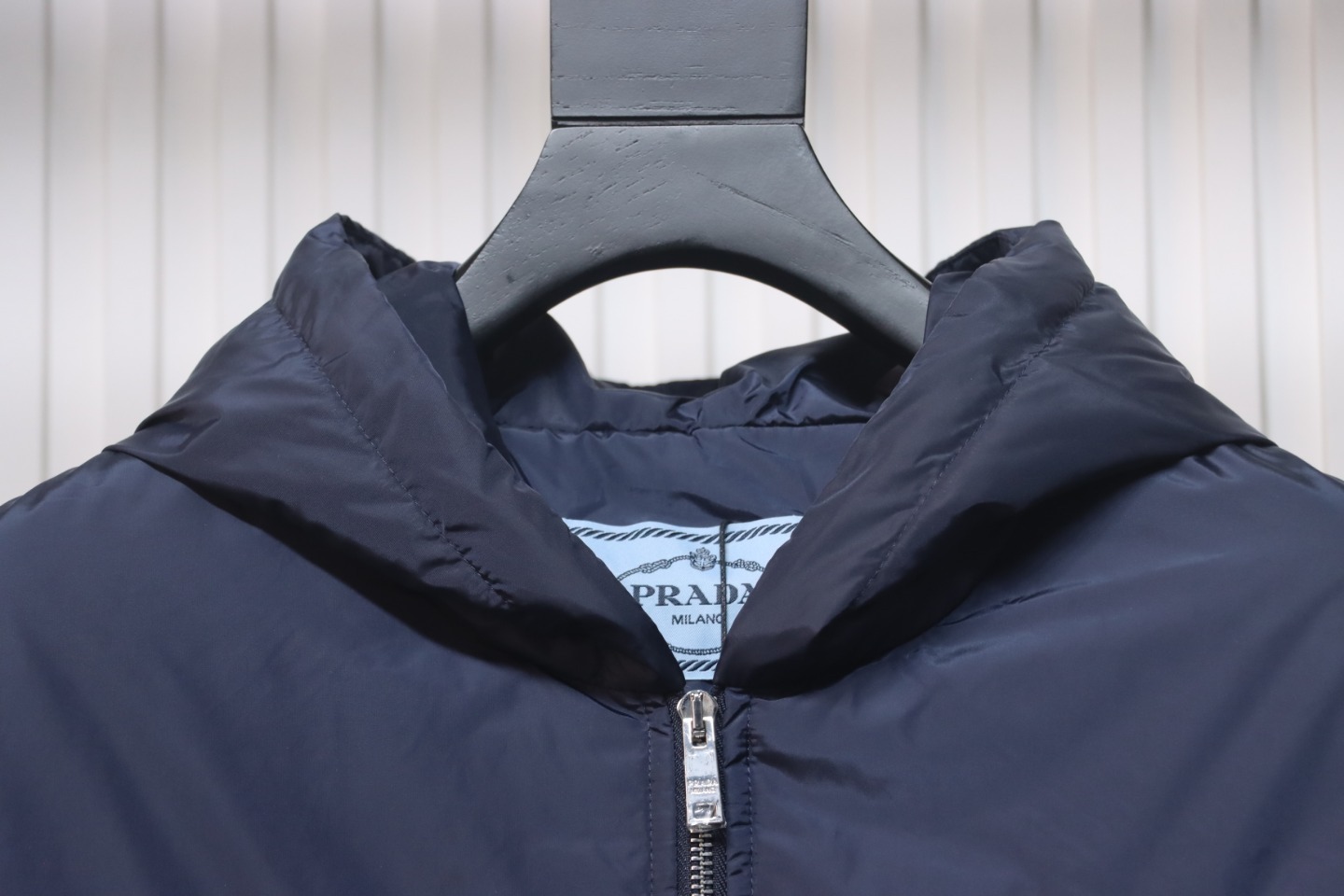 EM Sneakers Prada Triangle Logo Solid Color Hooded Down Jacket Dark Blue