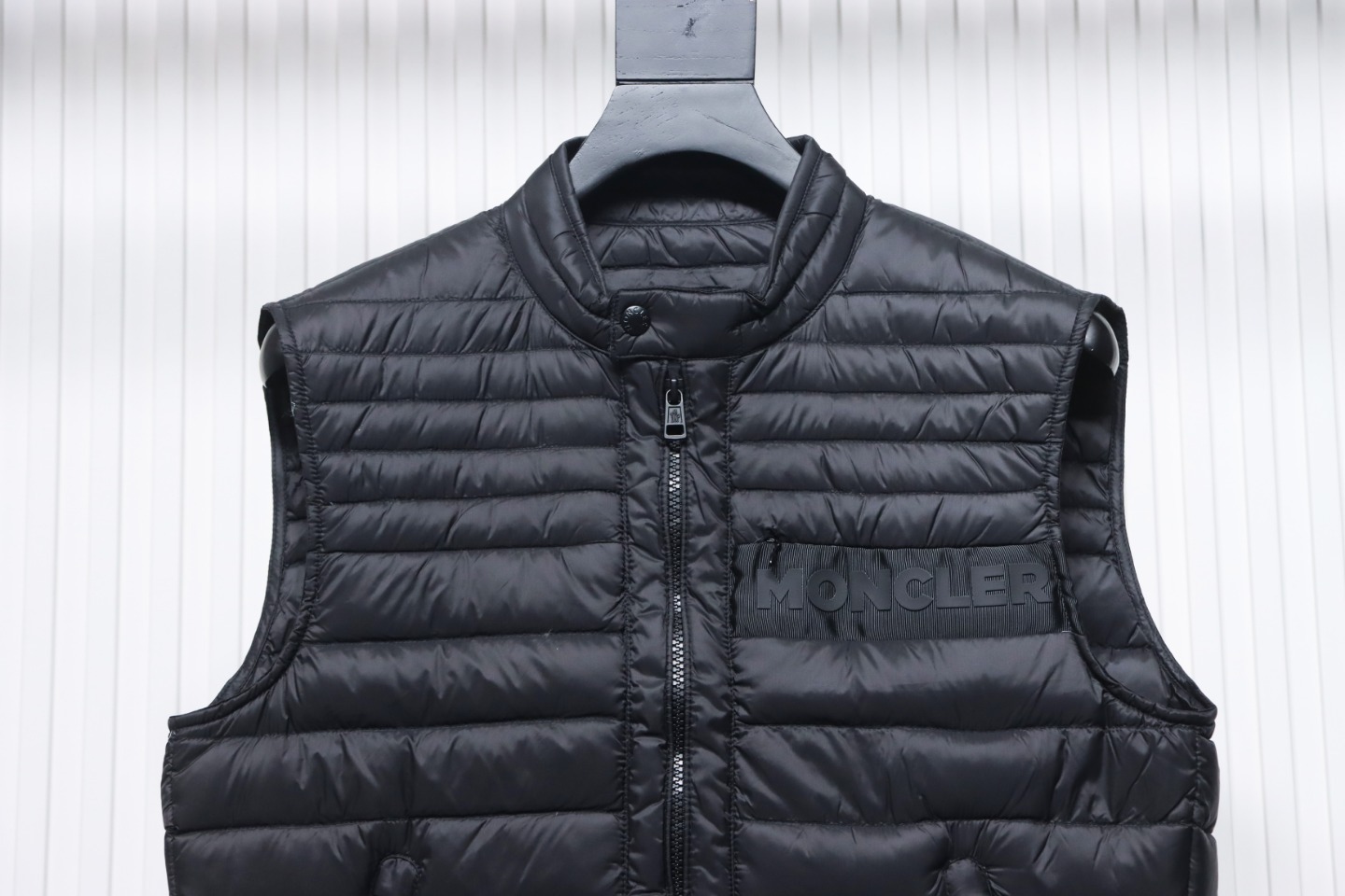EM Sneakers Moncler Classic Down Vest Black