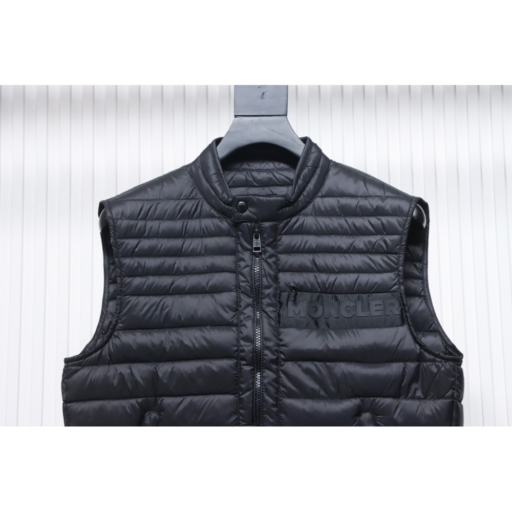 EM Sneakers Moncler Classic Down Vest Black