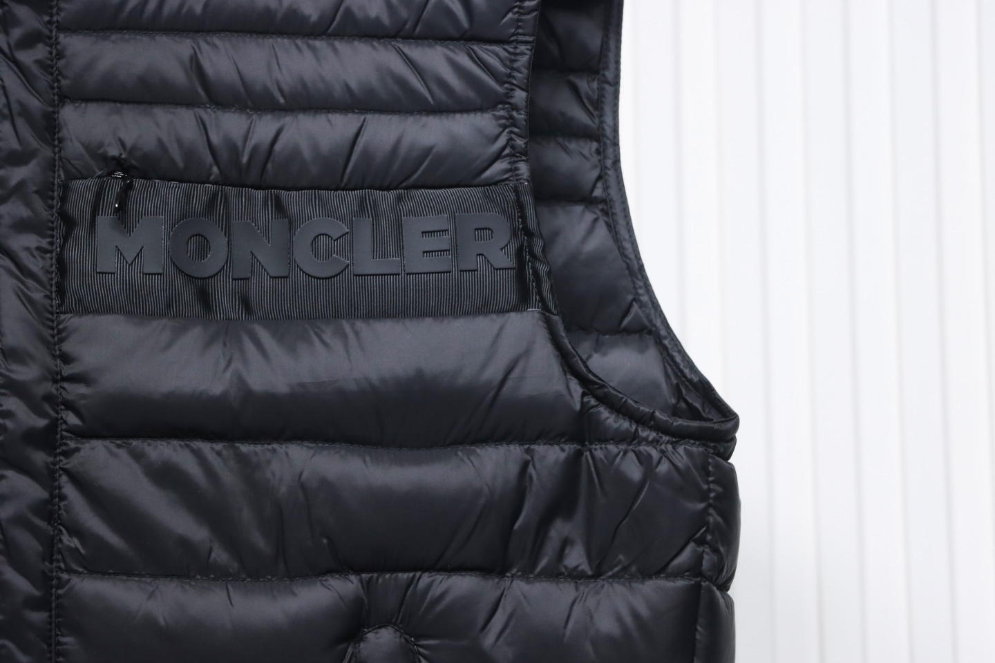 EM Sneakers Moncler Classic Down Vest Black