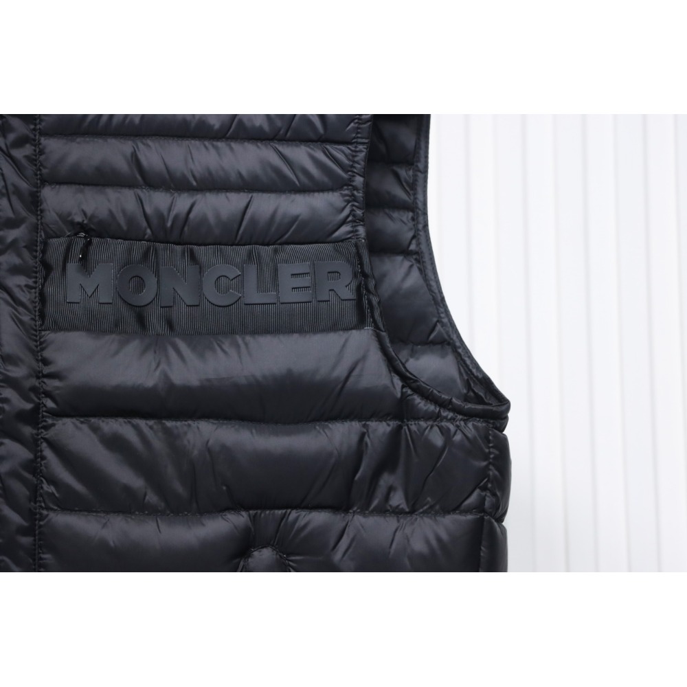 EM Sneakers Moncler Classic Down Vest Black