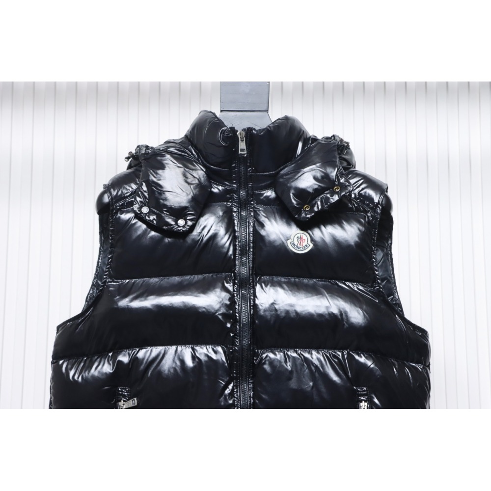 EM Sneakers Moncler Maya Hooded Down Vest Black