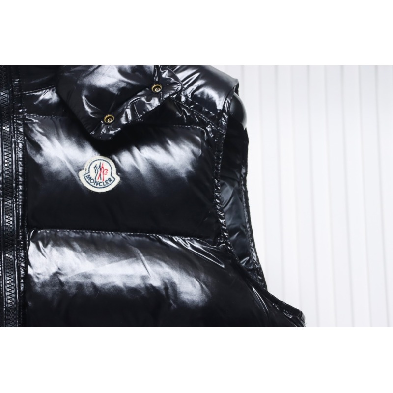 EM Sneakers Moncler Maya Hooded Down Vest Black