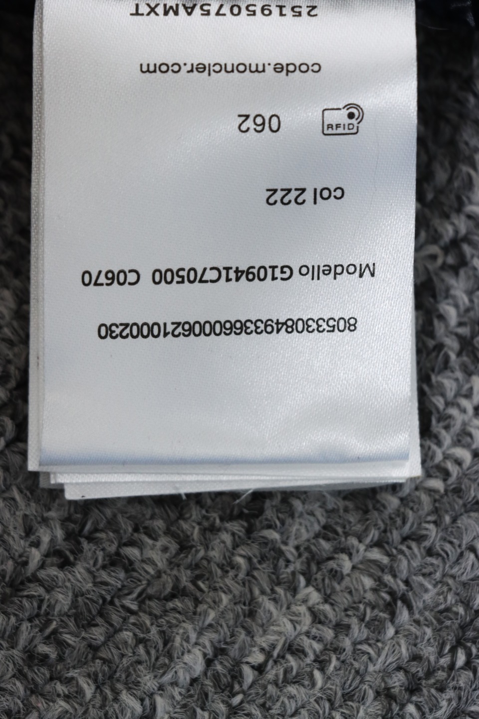 EM Sneakers Moncler Maya Hooded Down Vest Black