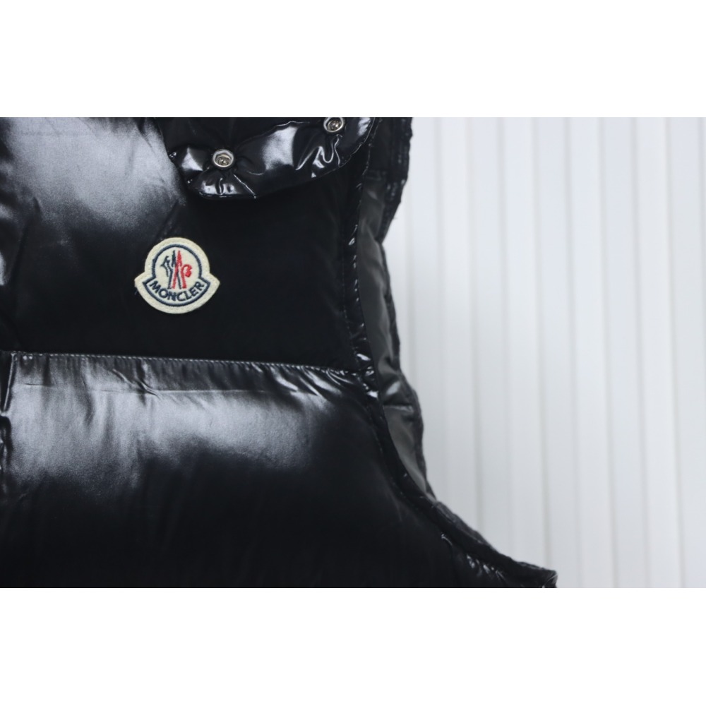 EM Sneakers Moncler Bormes Hooded Down Vest Black