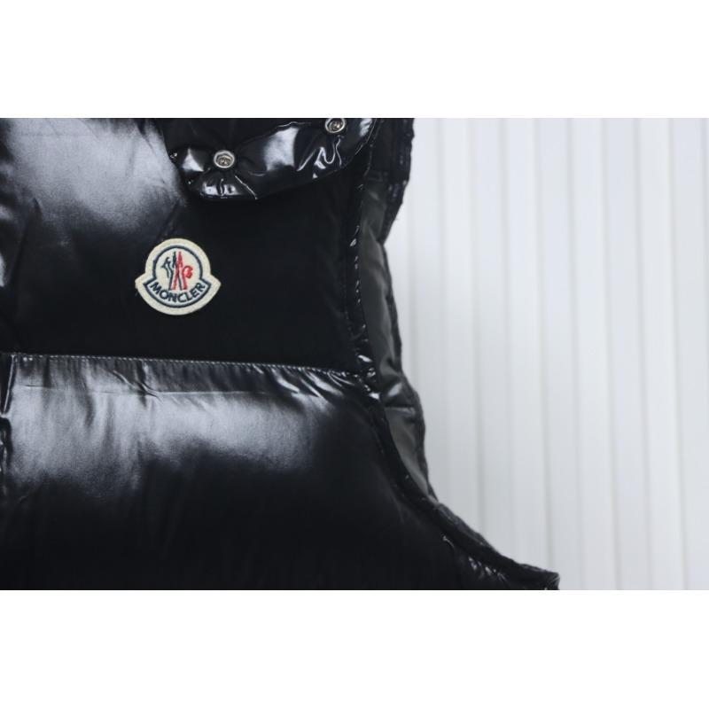 EM Sneakers Moncler Bormes Hooded Down Vest Black