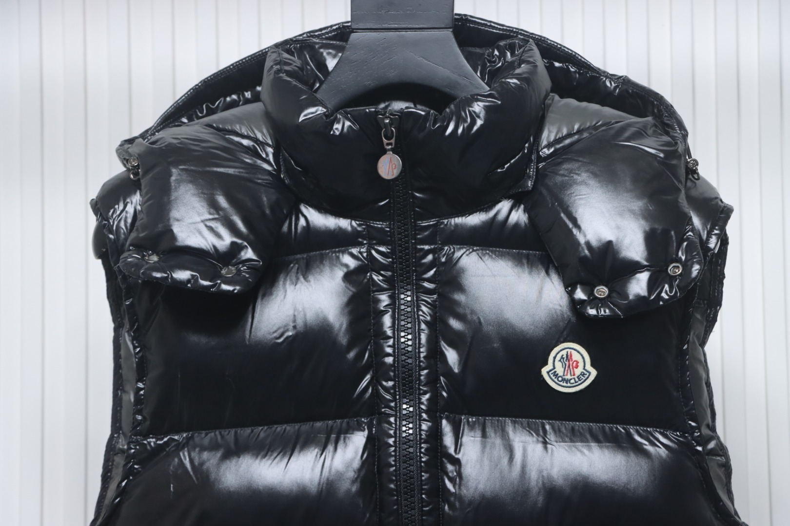EM Sneakers Moncler Bormes Hooded Down Vest Black