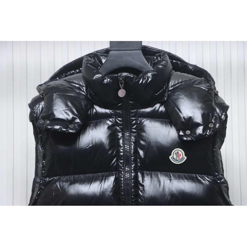 EM Sneakers Moncler Bormes Hooded Down Vest Black