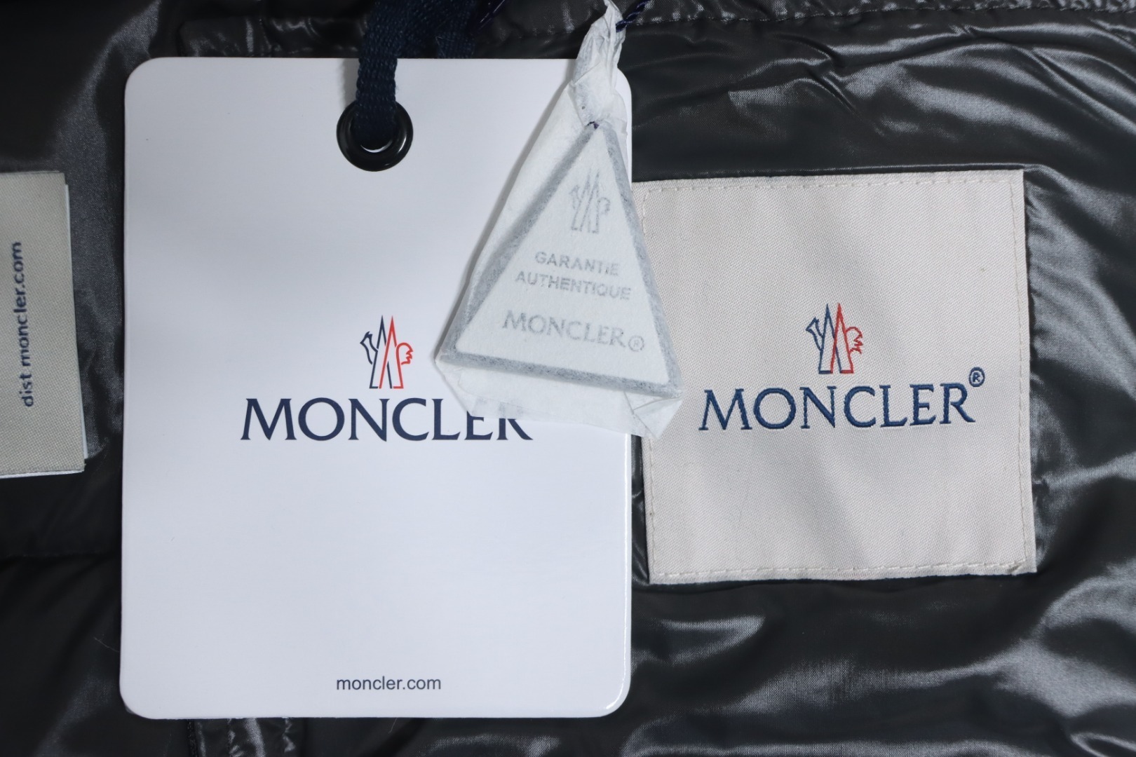 EM Sneakers Moncler Bormes Hooded Down Vest Black