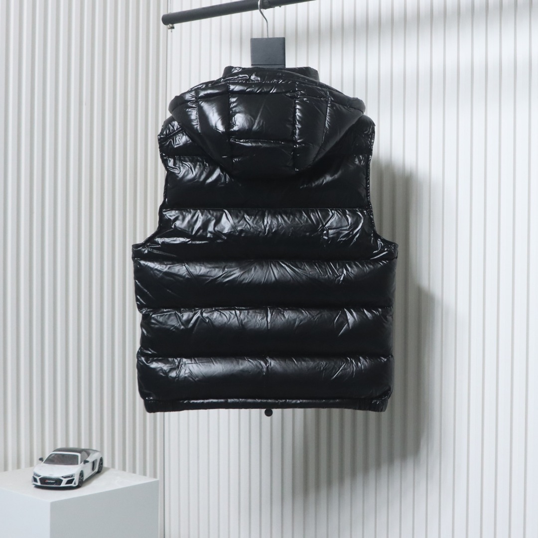 EM Sneakers Moncler Bormes Hooded Down Vest Black