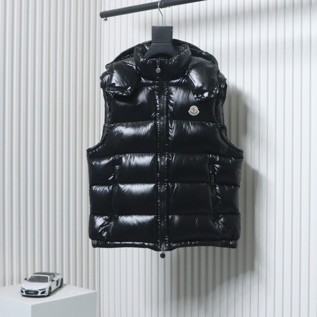 EM Sneakers Moncler Bormes Hooded Down Vest Black