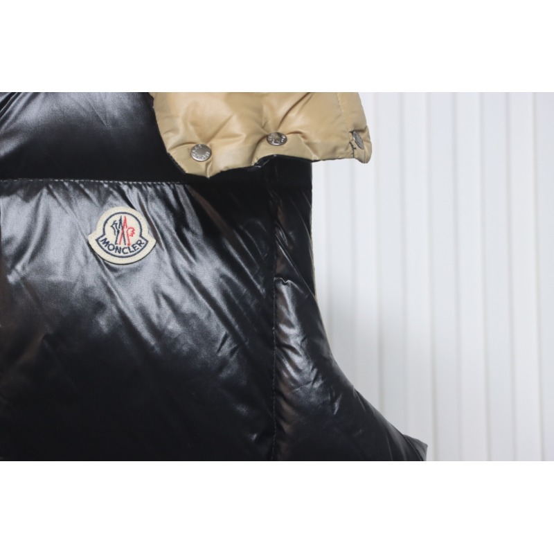EM Sneakers Moncler Luzule Nylon Down Vest Black