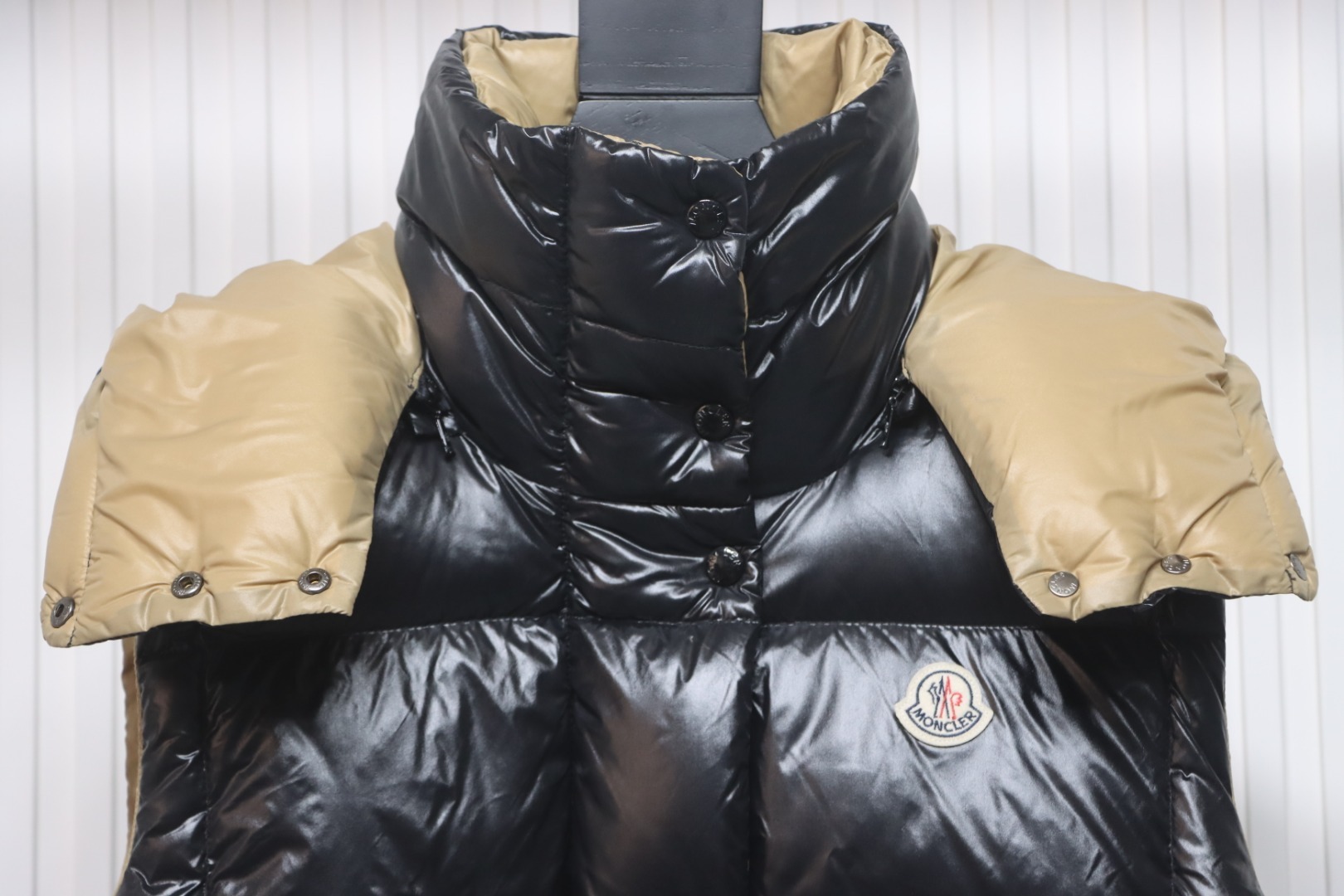 EM Sneakers Moncler Luzule Nylon Down Vest Black