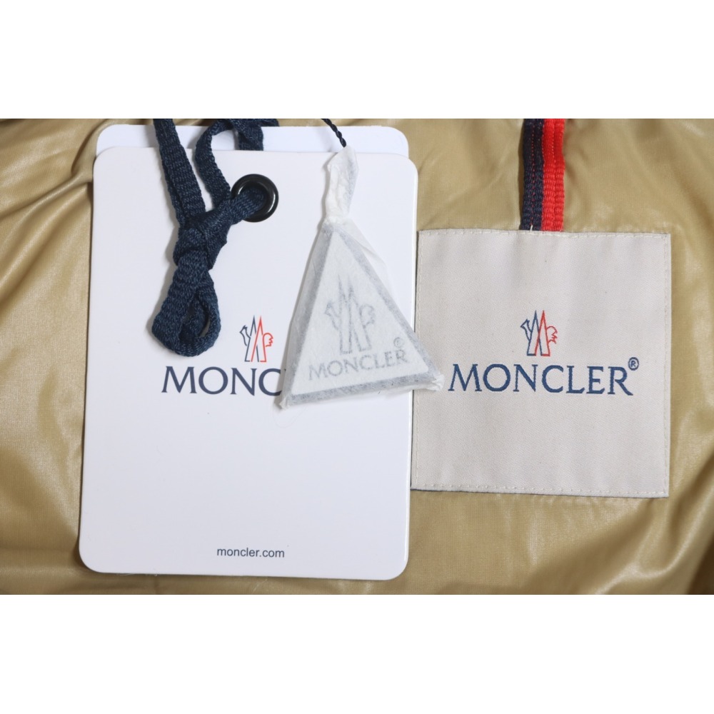 EM Sneakers Moncler Luzule Nylon Down Vest Black