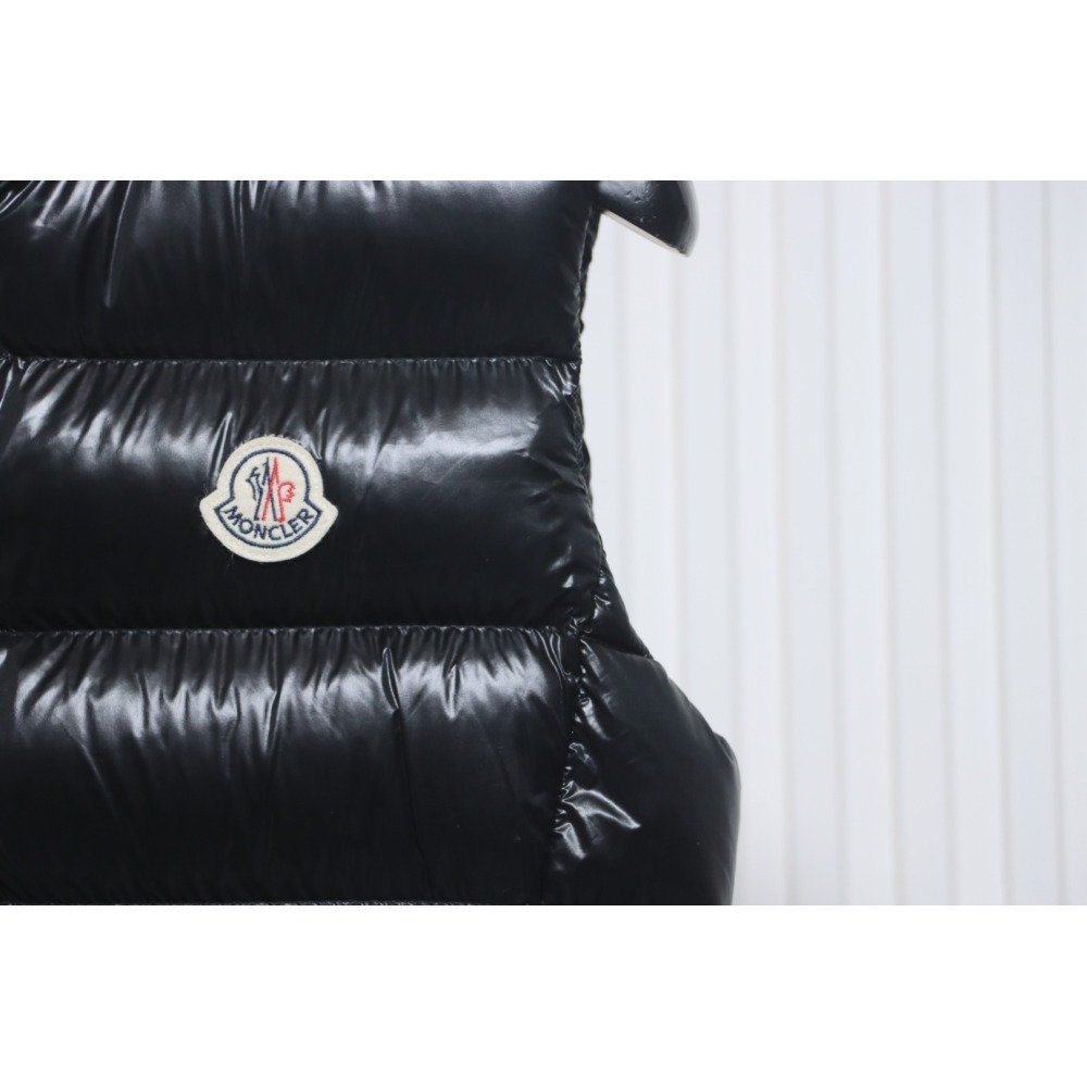 EM Sneakers Moncler Women's Ghany Mock Neck Down Vest Black