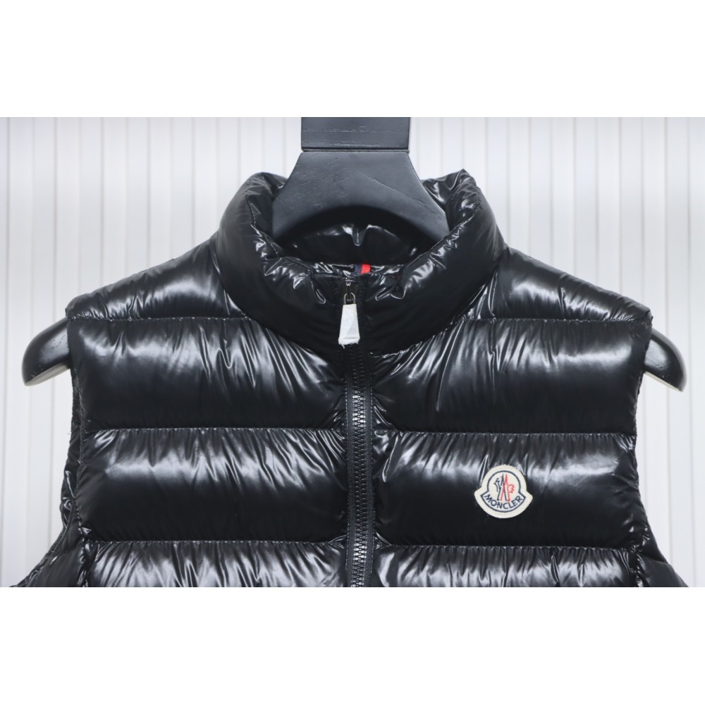 EM Sneakers Moncler Women's Ghany Mock Neck Down Vest Black