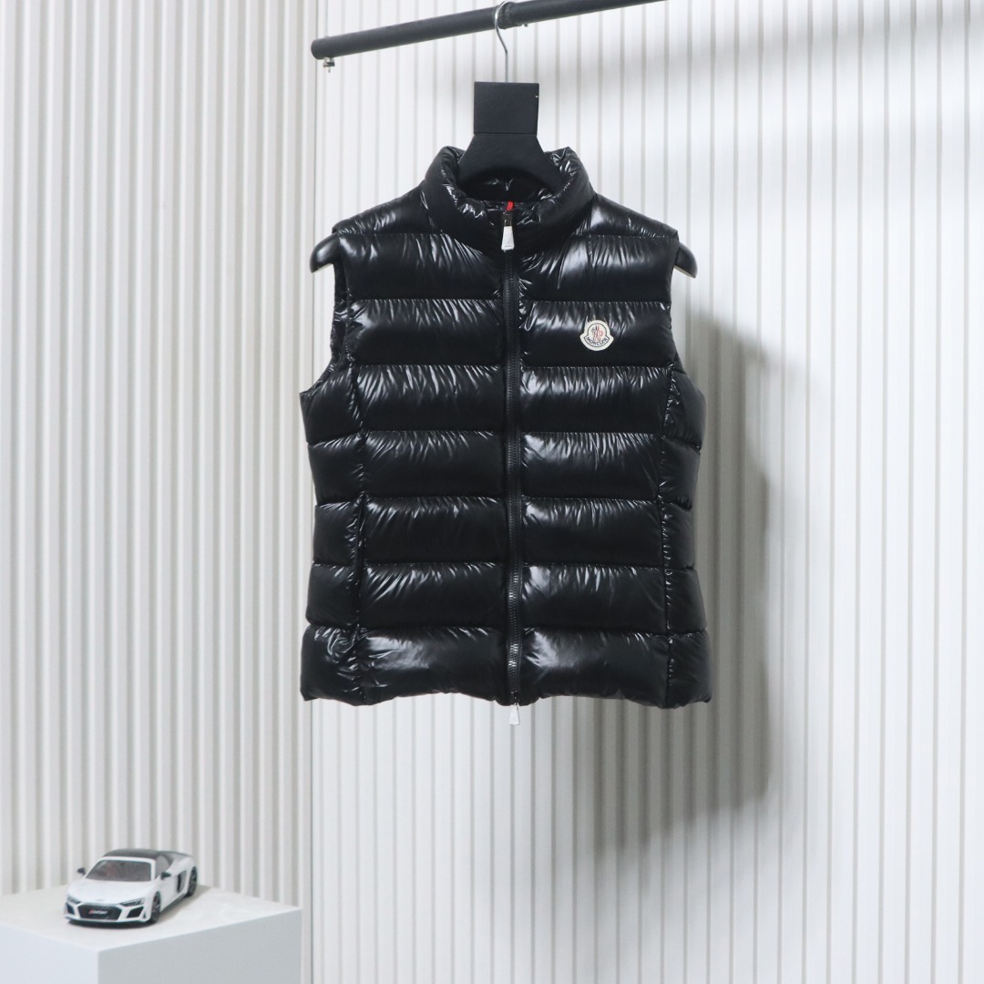 EM Sneakers Moncler Women's Ghany Mock Neck Down Vest Black