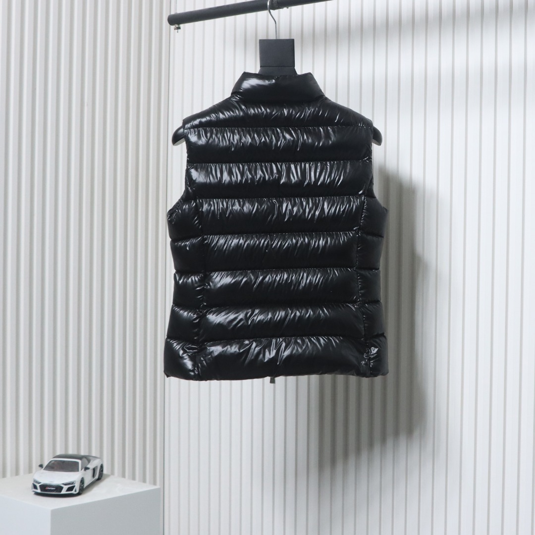 EM Sneakers Moncler Women's Ghany Mock Neck Down Vest Black