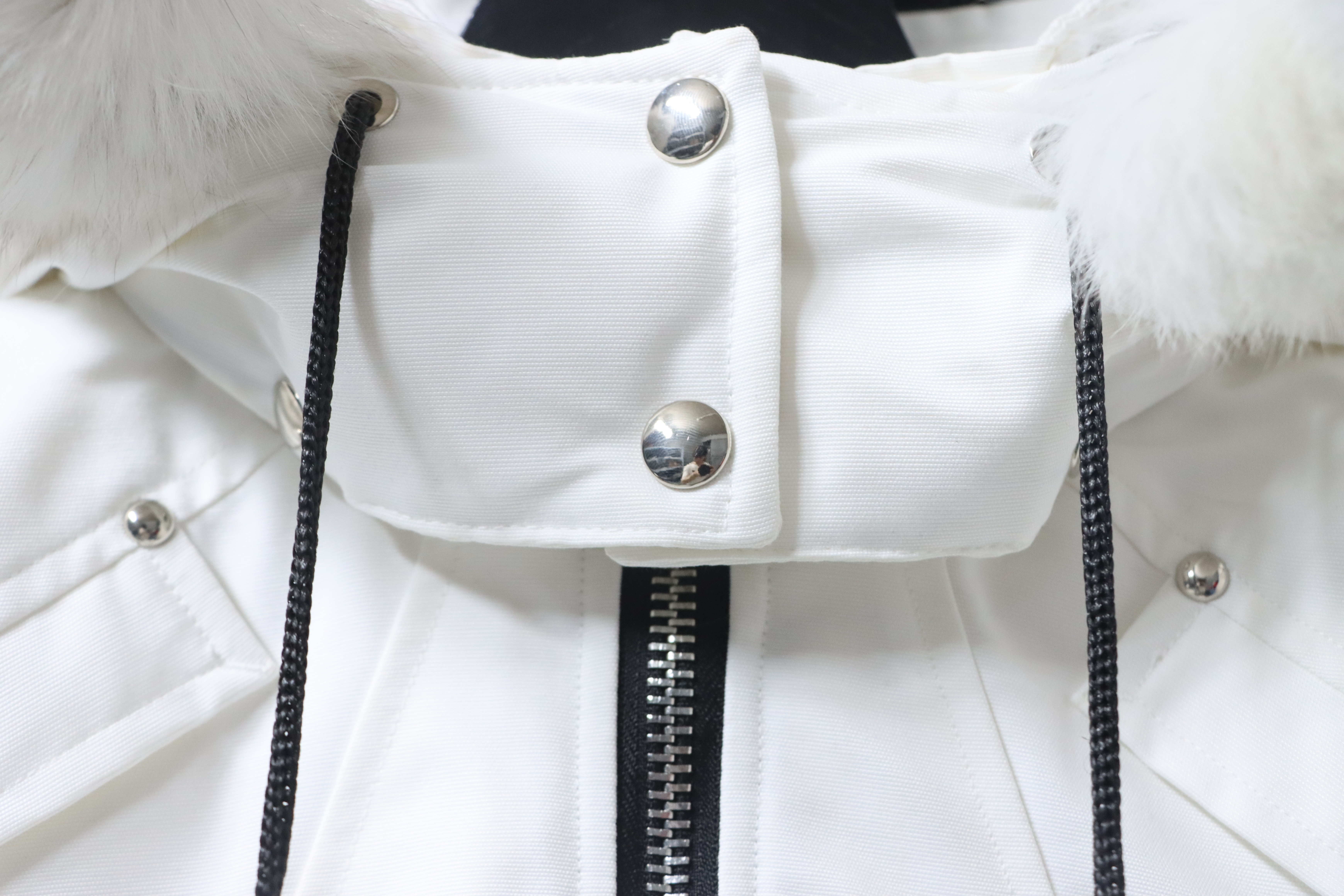 EM Sneakers Moose Knuckles Cloud Bomber White Jacket with Detachable Hood and Shearling Trim In Milkyway