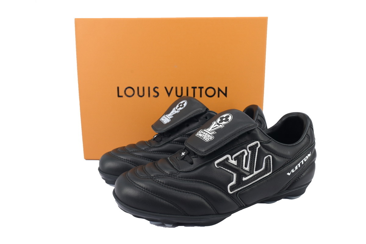 EM Sneakers Louis Vuitton LV Footprint Soccer Sneaker Black