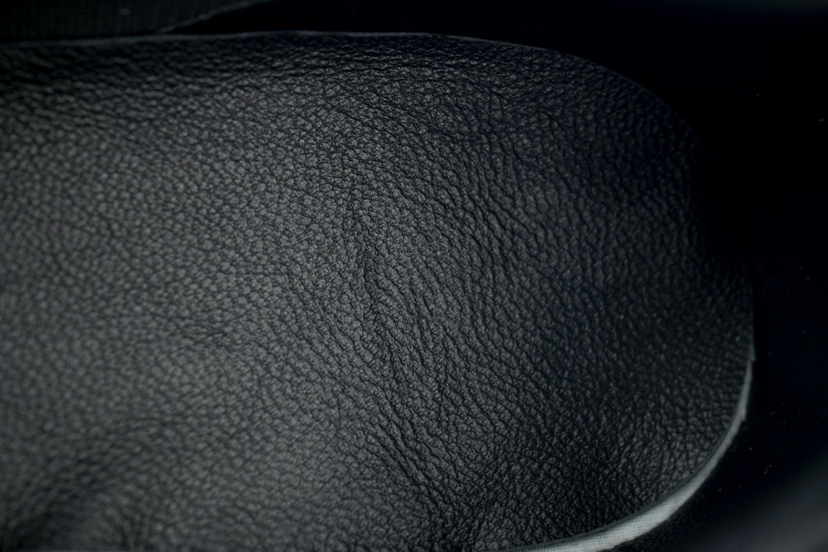 EM Sneakers Louis Vuitton LV Footprint Soccer Sneaker Black