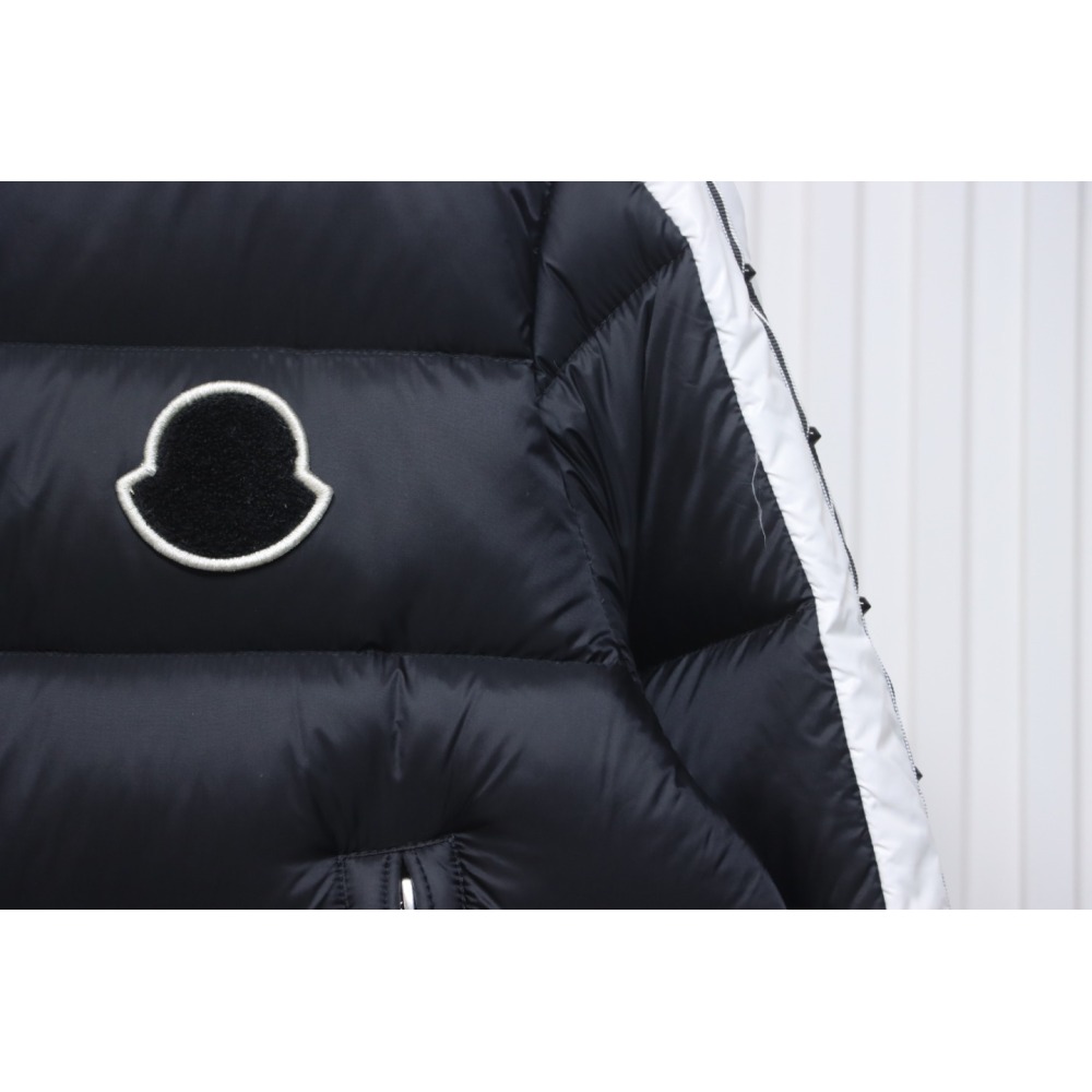 EM Sneakers Moncler Stellaire Hooded Black and White Colorblock Down Jacket