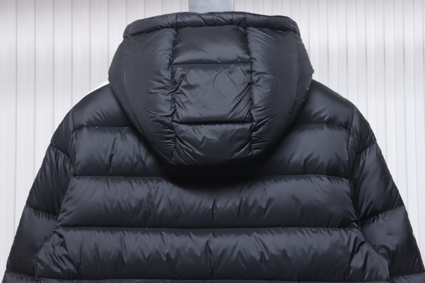 EM Sneakers Moncler Stellaire Hooded Black and White Colorblock Down Jacket