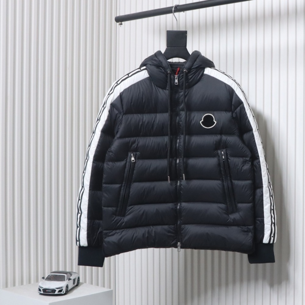 EM Sneakers Moncler Stellaire Hooded Black and White Colorblock Down Jacket