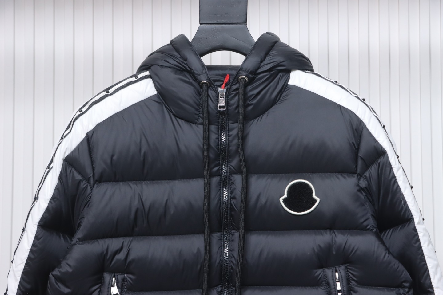 EM Sneakers Moncler Stellaire Hooded Black and White Colorblock Down Jacket