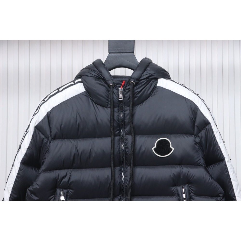 EM Sneakers Moncler Stellaire Hooded Black and White Colorblock Down Jacket