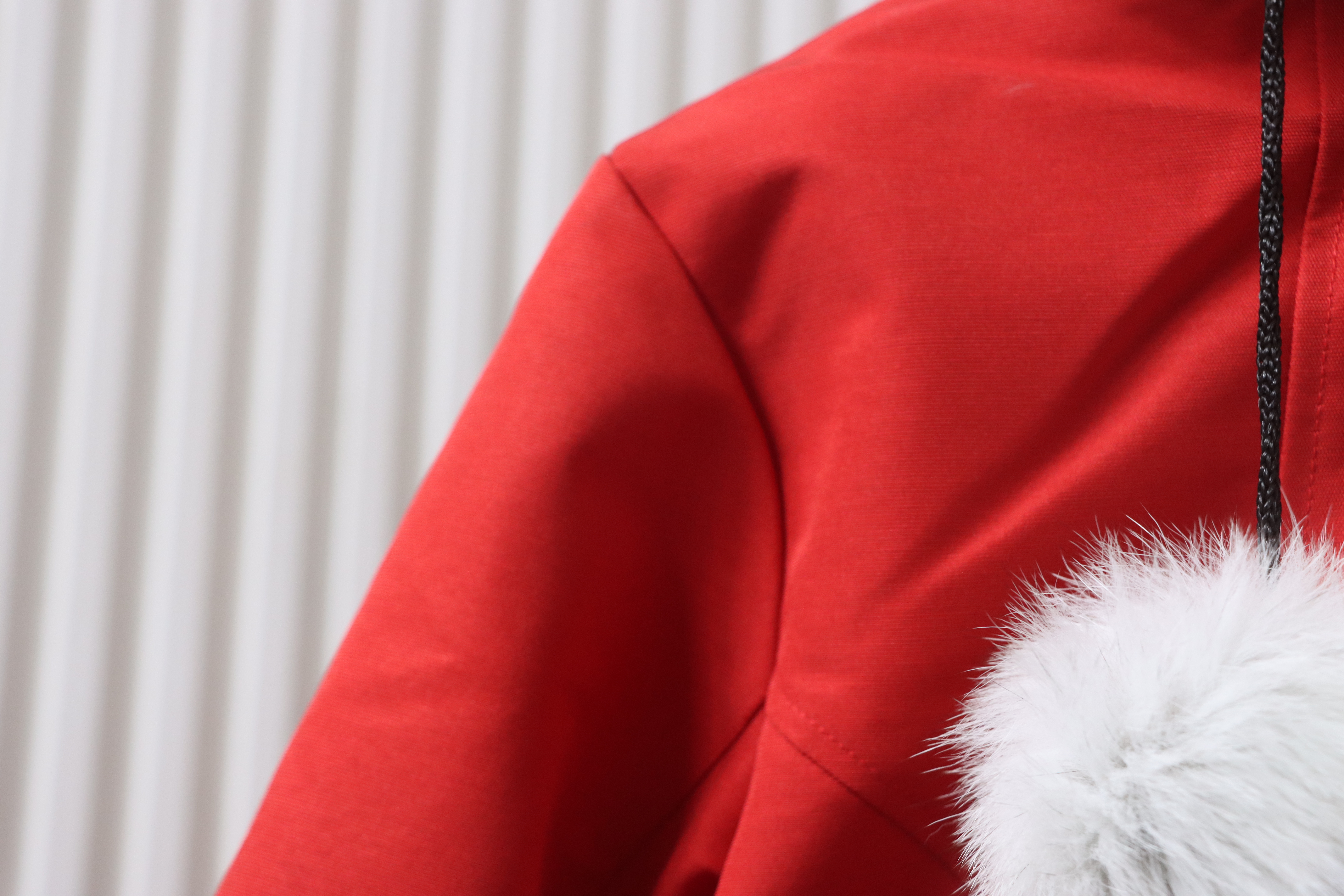 EM Sneakers Moose knuckles Women's Stirling Parka Zip-Up White Fur Jacket Red