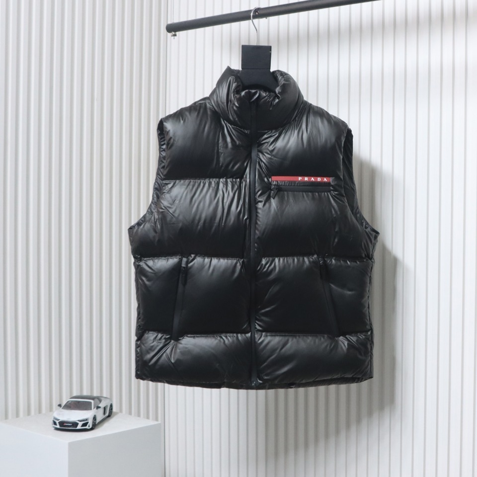 EM Sneakers Prada Light Nylon Down Vest Black