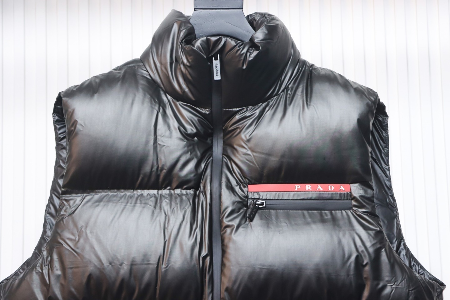 EM Sneakers Prada Light Nylon Down Vest Black