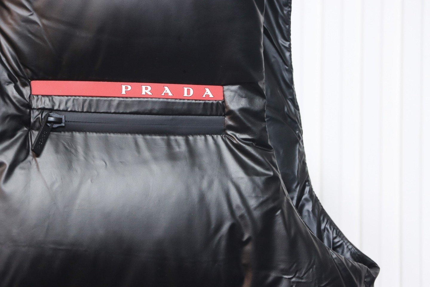 EM Sneakers Prada Light Nylon Down Vest Black