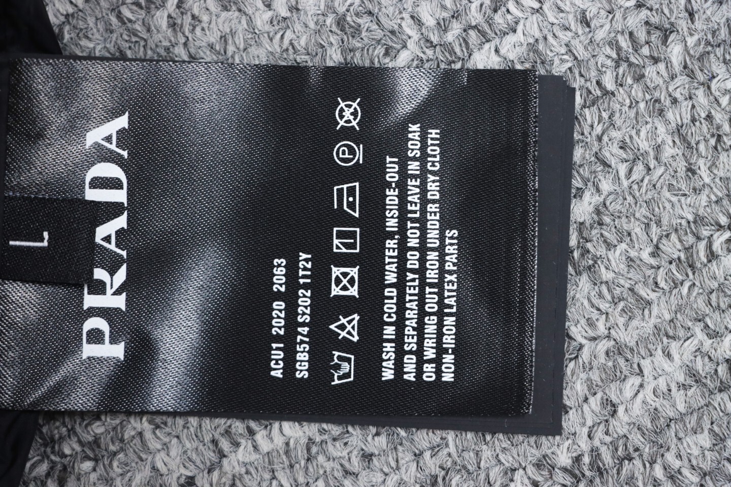 EM Sneakers Prada Light Nylon Down Vest Black