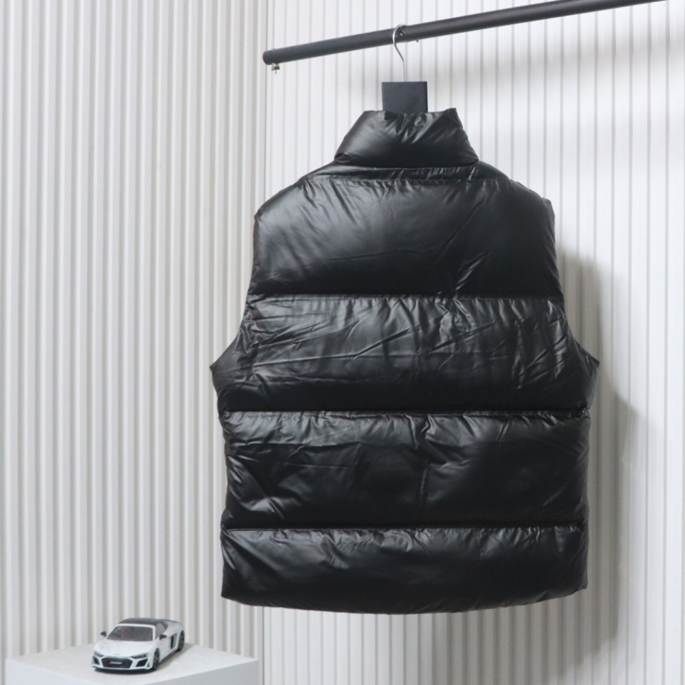 EM Sneakers Prada Light Nylon Down Vest Black