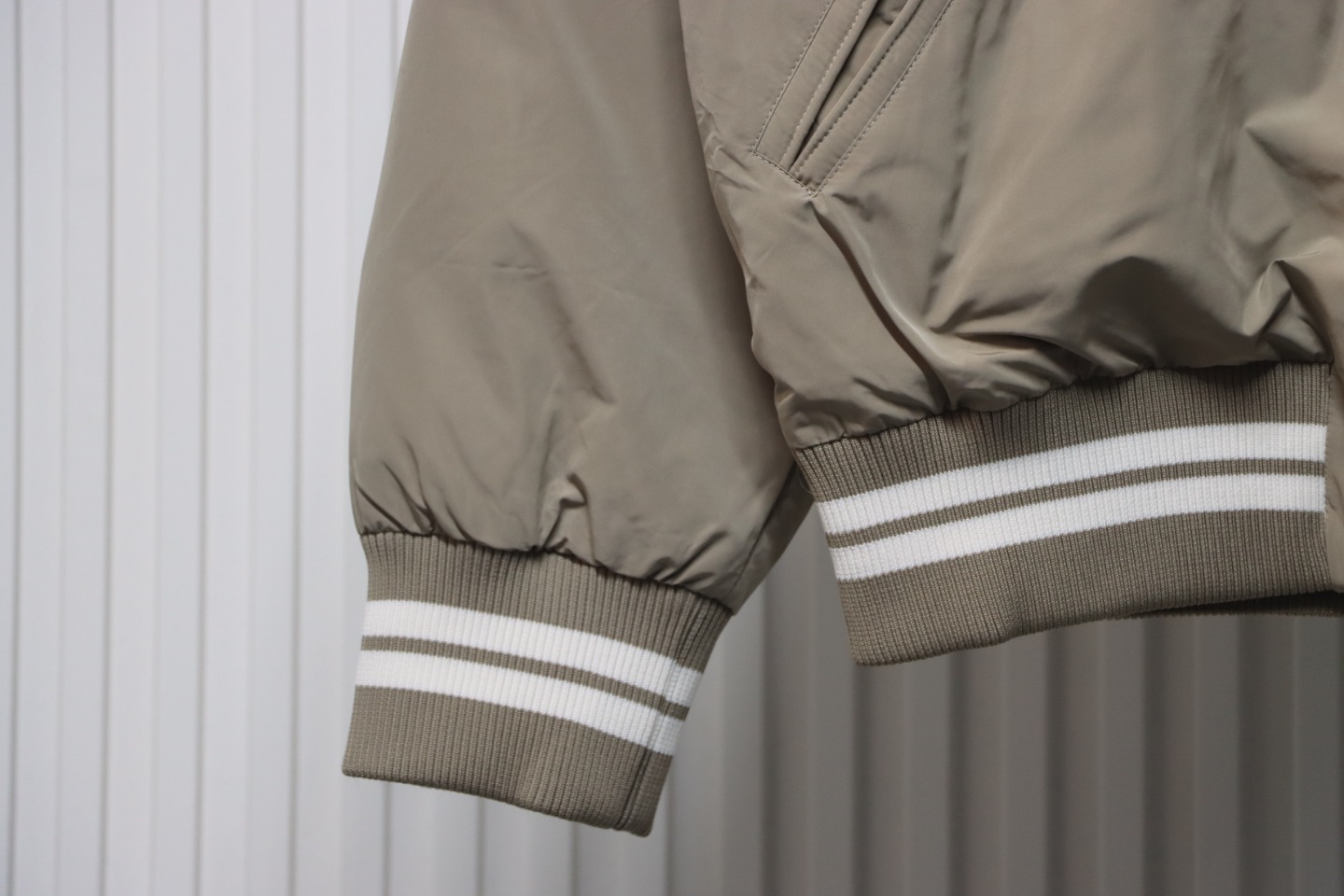 EM Sneakers Moncler Lateltin White M Mark Varsity Gray Down Jacket