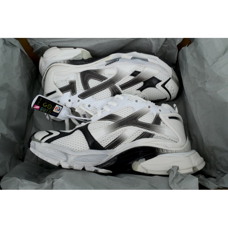 EM Sneakers Balenciaga Runner Sneaker Gradient - White Black