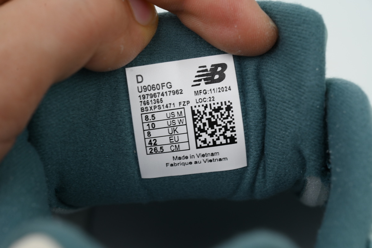 EM Sneakers New Balance 9060 New Spruce Salt Marsh