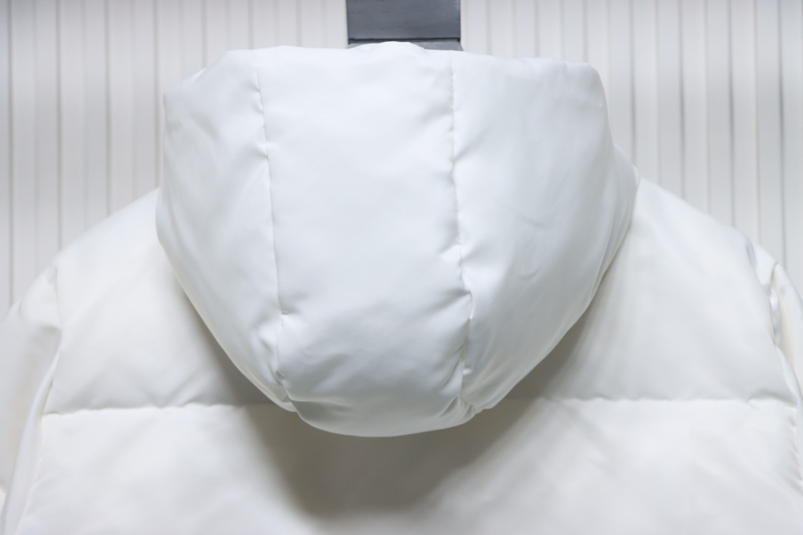 EM Sneakers WE11DONE Logo Hooded Down Jacket White