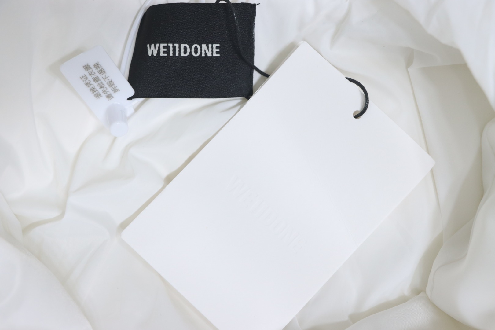 EM Sneakers WE11DONE Logo Hooded Down Jacket White