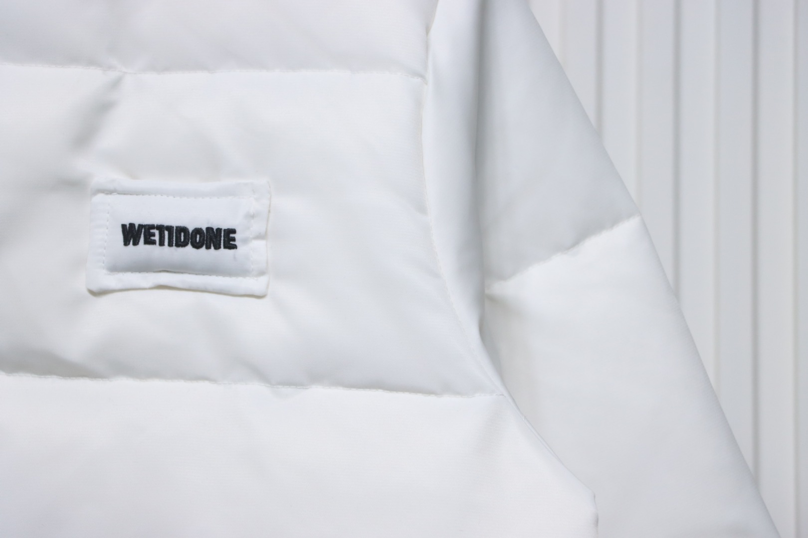 EM Sneakers WE11DONE Logo Hooded Down Jacket White